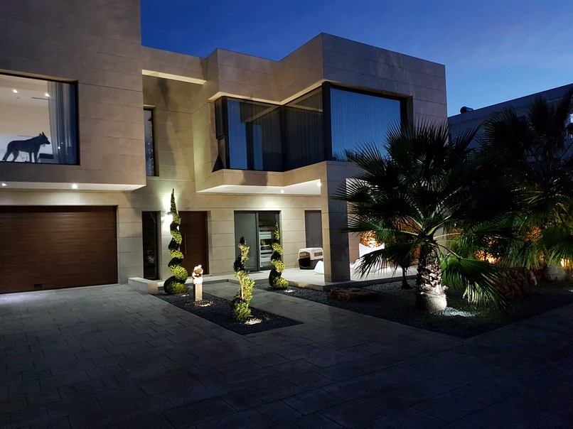 Key ready modern style Villa in Javea 