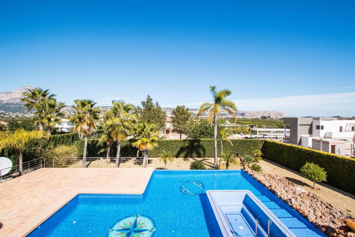 Spacious villa on a short distance from the Arenal in Jávea