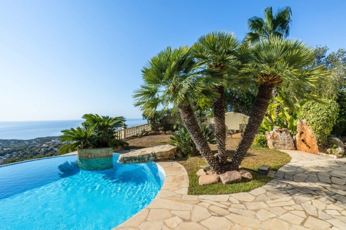 Luxurious sea views villa in Moraira