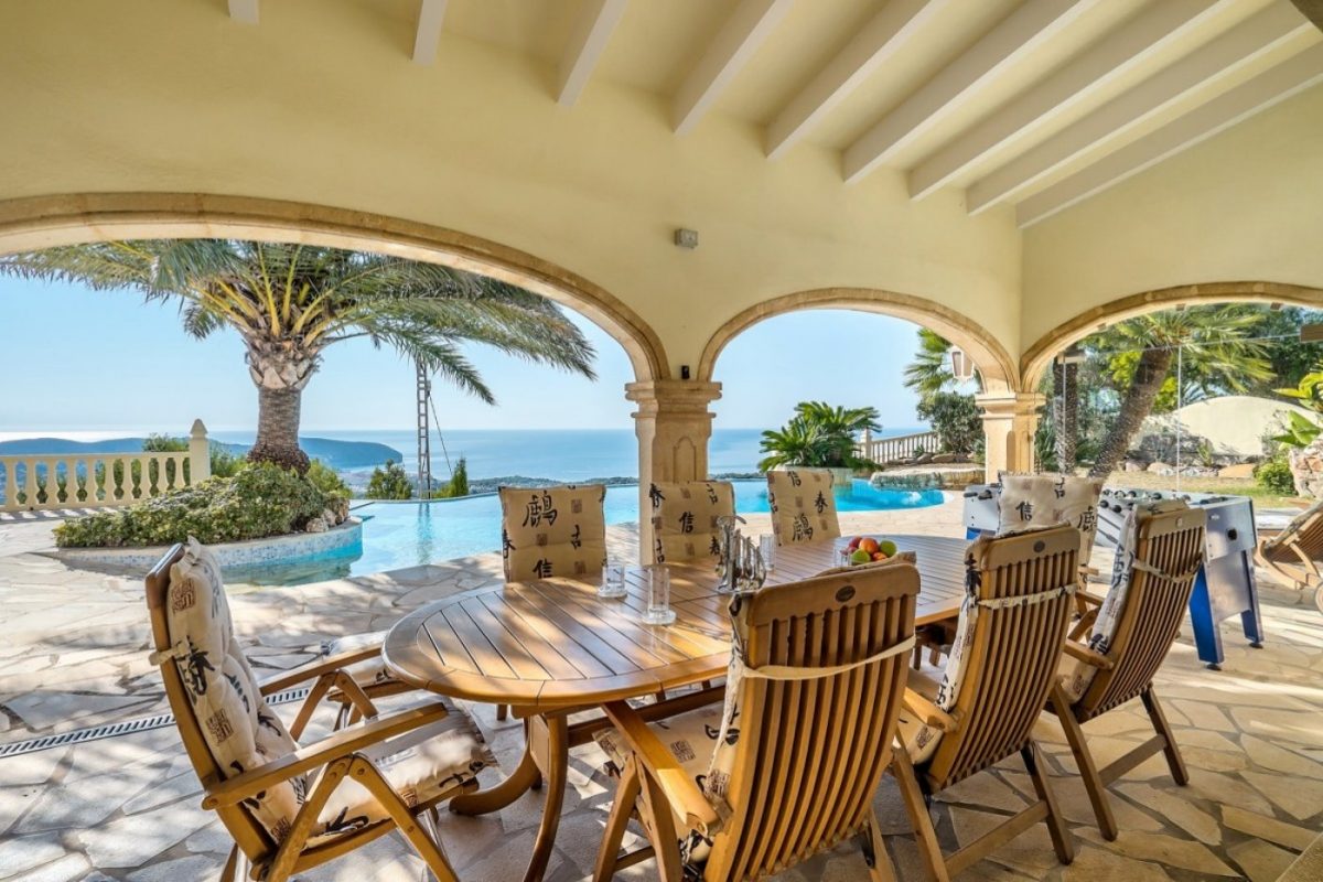 Luxurious sea views villa in Moraira