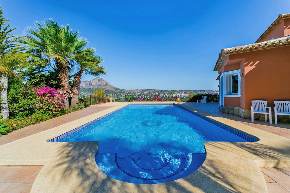 Mediterranean style villa with mountain and sea view in Javea