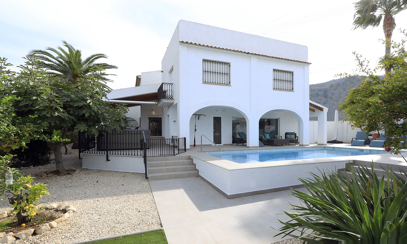 6 bed villa for family holidays and rentals  in Albir 
