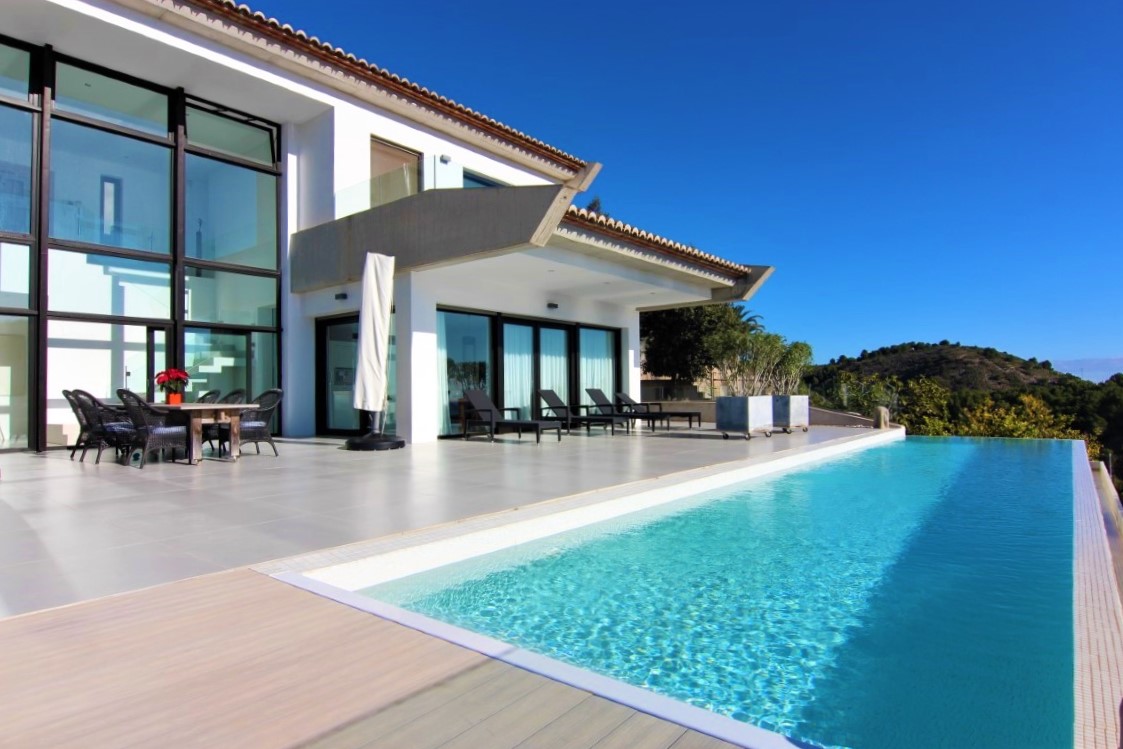 Fantastic modern villa with separate guesthouse and breathtaking sea view in Jávea
