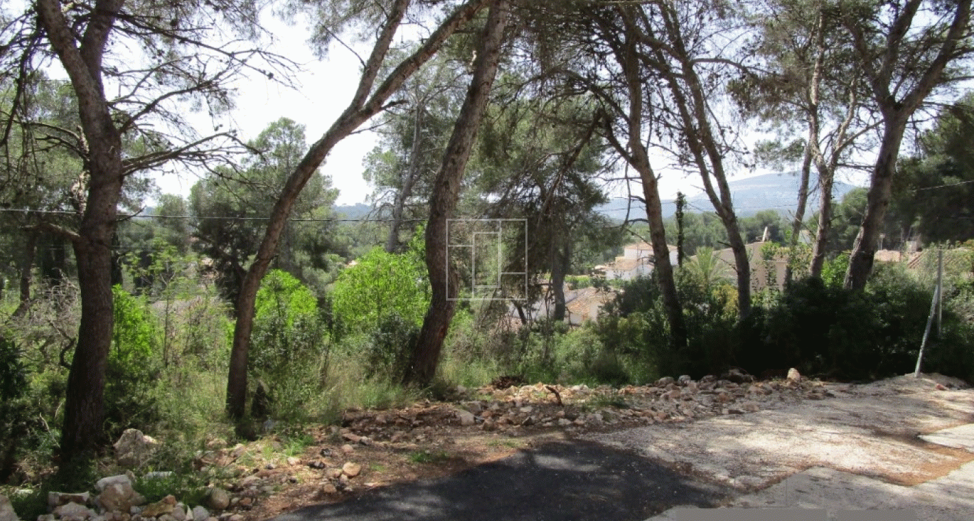 Slightly sloping building plot in Javea