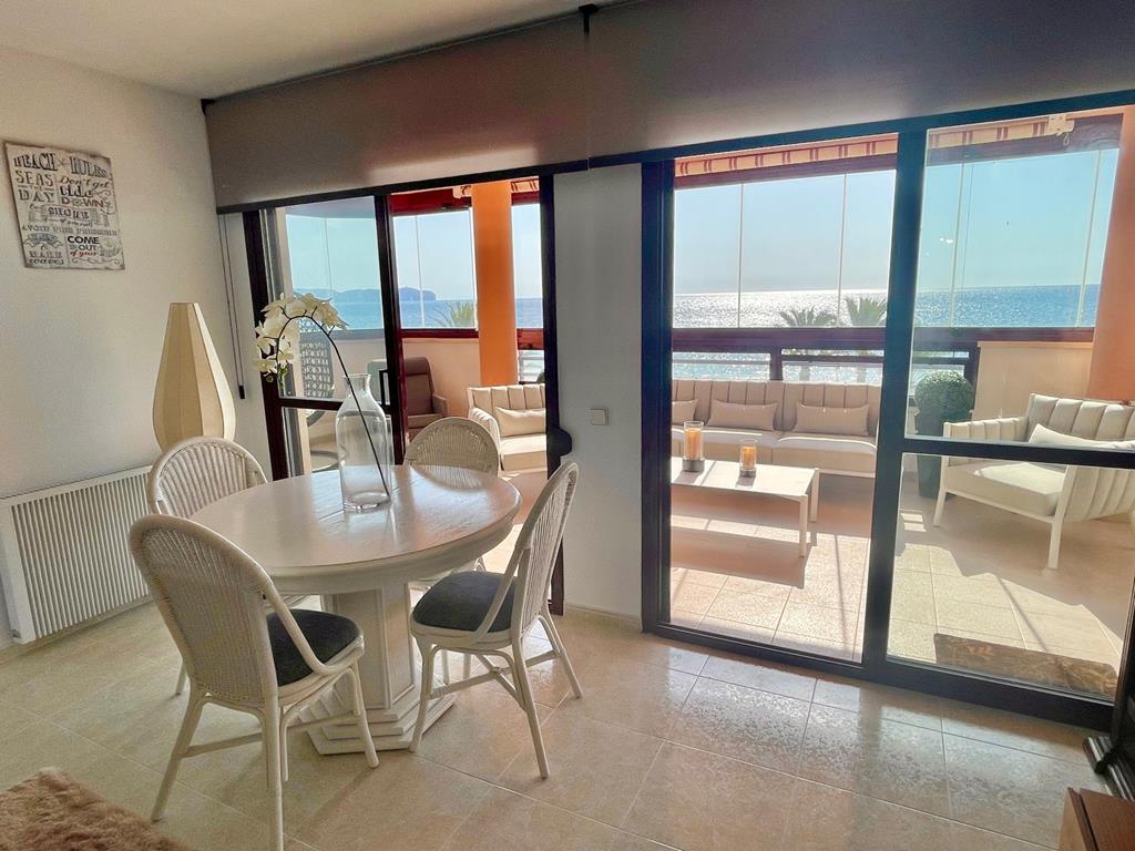 First line apartment with fantastic sea views in Calpe