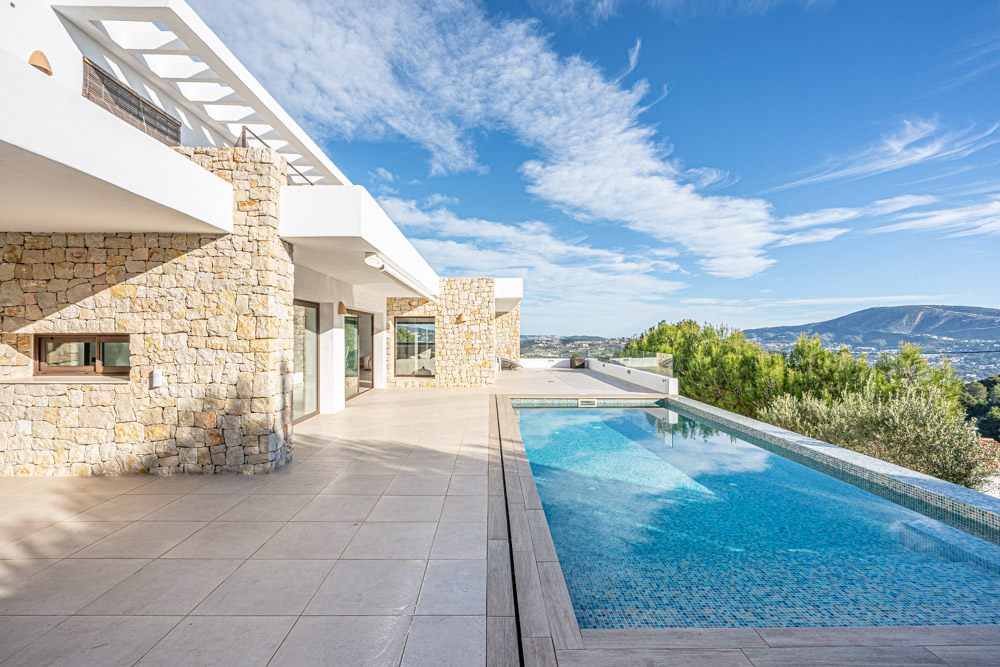 Beautiful modern villa with sea views in Moraira