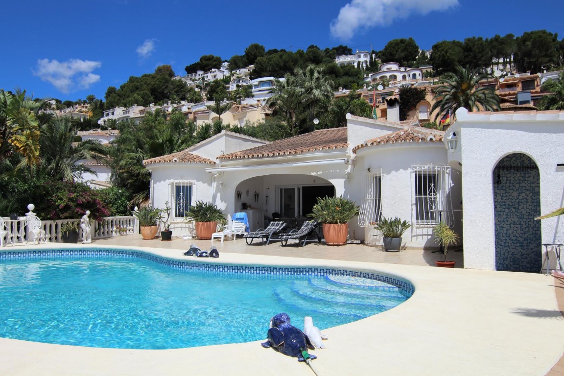 Traditional villa with panoramic sea views in Moraira