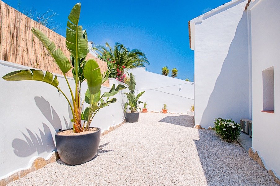 Beautiful renovated traditional style villa with sea views in Moraira