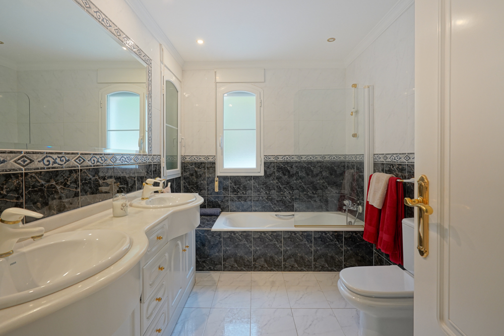 6 bed traditional villa with panoramic views in Javea