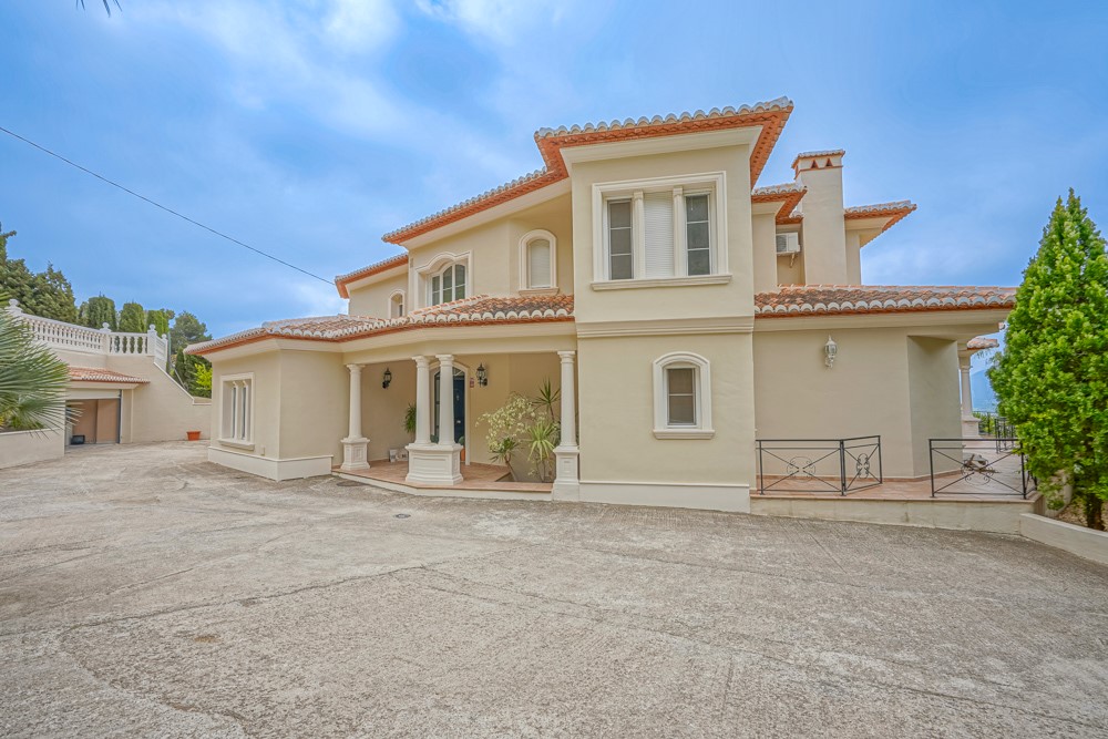 6 bed traditional villa with panoramic views in Javea