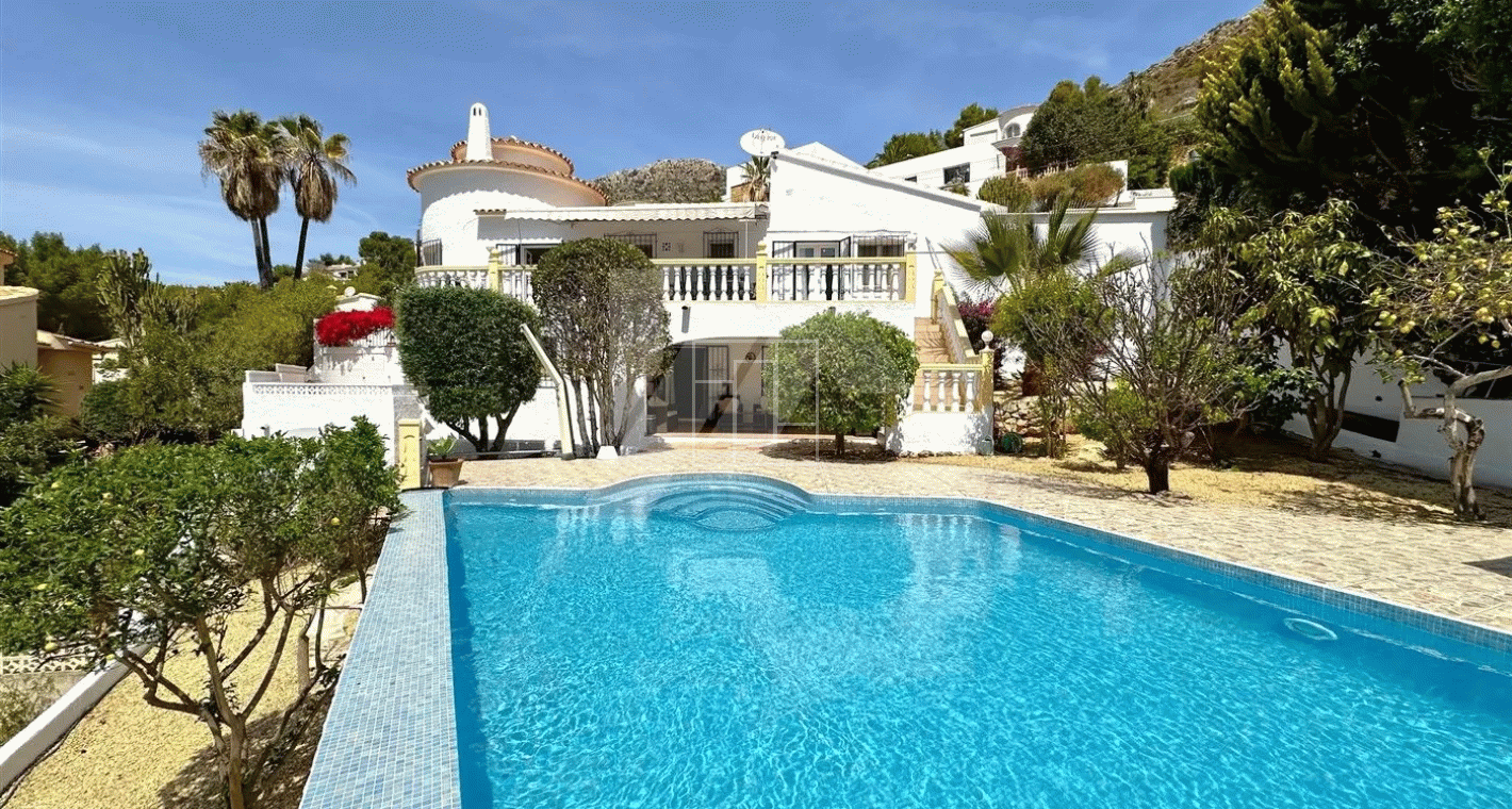 Elegant classic villa with beautiful sea views in Moraira
bp